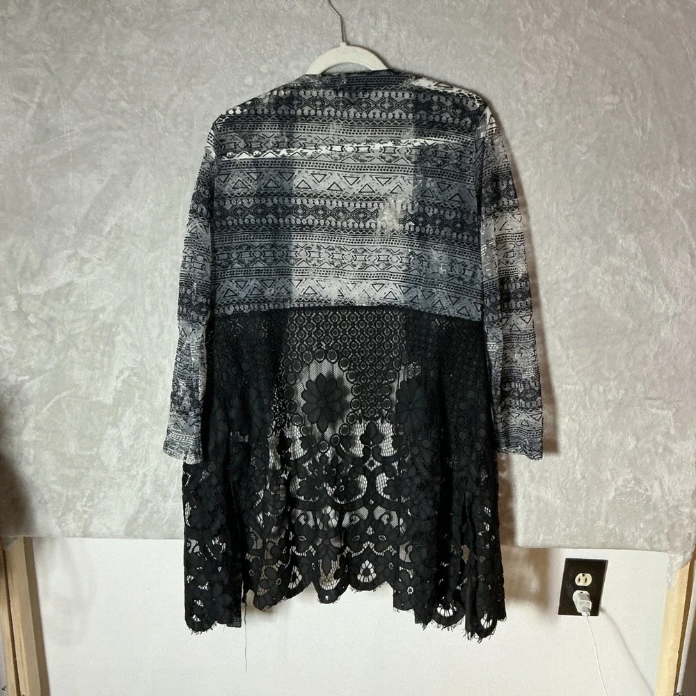 Bua Bua Bohemian Tribal Print Lace Trim Open Front Women's Cardigan Size‎ Medium